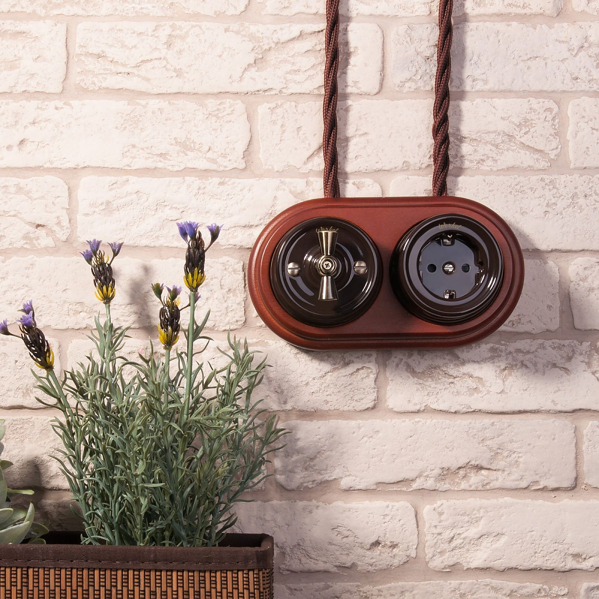 Рамка на 2 поста итальянский орех W0025225